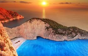 Η αγορά απλώνονταν κυρίως σε στενά σοκάκια, όπου υπήρχαν κατ' εξοχήν τα συντεχνιακά εργαστήρια. Zakyn8os To Loyloydi Ths Anatolhs Diakopomania