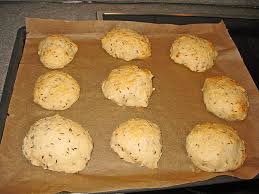 Glutenfreie Pizzabrotchen Von Sahnetortchen123 Chefkoch Glutenfrei Pizzabrotchen Glutenfreies Brot Backen
