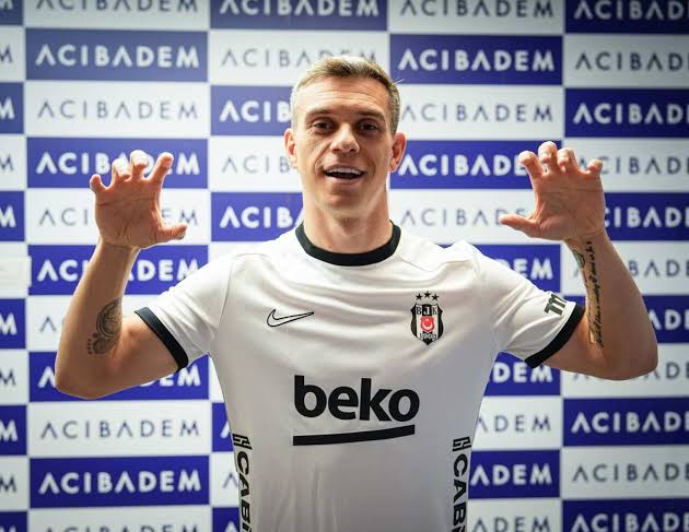 Leandro Trossard é novo jogador do Besiktas