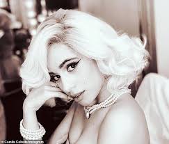 Camila cabello)‏ (ولدت في 3 مارس 1997) مغنية و كاتبة أغاني أمريكية كوبية المولد، وكانت عضوة في فرقة الفتيات فيفث هارموني، التي تشكلت من خلال برنامج ذا إكس فاكتور ، خلال. ÙƒØ§Ù…ÙŠÙ„Ø§ ÙƒØ§Ø¨ÙŠÙ„Ùˆ ØªÙˆØ¹Ø¯ Ù…Ø¹Ø¬Ø¨ÙŠÙ‡Ø§ Ø¨Ù…ÙØ§Ø¬Ø£Ø© ÙƒØ¨ÙŠØ±Ø© Ø®Ù„Ø§Ù„ Ø­ÙÙ„ ØºØ±Ø§Ù…ÙŠ Ù…Ø§ Ø¹Ù„Ø§Ù‚Ø© Ù…Ø§Ø±Ù„ÙŠÙ† Ù…ÙˆÙ†Ø±Ùˆ Ø§Ù„Ø¨ÙˆØ§Ø¨Ø©