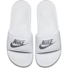 Claquettes Nike Benassi Blanc Gris Footkorner Browse our claquette nike collection for the very best in custom shoes, sneakers, apparel, and accessories by independent artists. claquettes nike benassi blanc gris footkorner