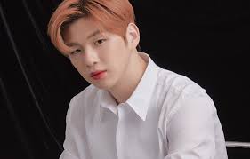 강다니엘 군은 정말 행사 스탭들에게도 깍듯하더라고요. ì§€ë°©ì‹œ ë·°í‹° ë®¤ì¦ˆ ê°•ë‹¤ë‹ˆì—˜ê³¼ ë§ˆë¦¬ëŒë ˆë¥´ ì»¤ë²„ ì´¬ì˜í•˜ë˜ ë‚ 