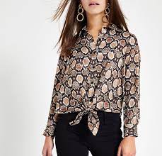 petite braunes hemd zum binden mit print hemden oberteile damen oberteile damen oberteile damen