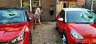 Door het noodweer in het midden van het land de oproep geldt in het gebied dat hard getroffen werd door het noodweer, een gebied tussen. Kco82kga0hlmcm