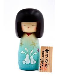 Cette poupée kokeshi s'appelle shizuka, qui signifie calme en japonais. Kokeshi Puppe Blauer Yukisagi Yukiusagi Japan Primavera
