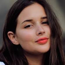 Stephanie Bourne's Instagram, Twitter & Facebook