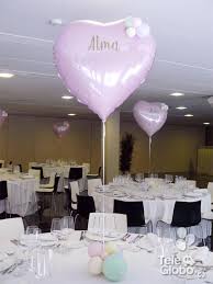 Los adornos sencillos con globos para bautizo suelen ser sutiles, para reuniones pequeñas. Centros De Mesa De Globos