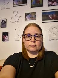 Editing hair color in wedding photos with an app