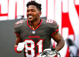 How do antonio brown's measurables compare to other wide receivers? Antonio Brown Cashes In On Contract Incentive Thanks To Tom Brady Bucs Mlive Com