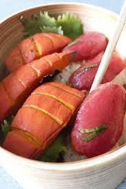Vegetarische Kurbis Und Tomaten Sushi In Der Picknickbox Sushi Japanische Gerichte Vegetarisch