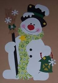 Fensterbild Aus Tonkarton Schneemann Gruene Laterne Fensterbilder Weihnachten Basteln Basteln Weihnachten Fensterdeko Weihnachten Basteln