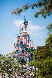 Het originele disneyland park (hier staat het beroemde kasteel van doornroosje) en het nieuwere walt disney studios park. Behind The Magic Ontwerp Bouw Geheimen Van Het Kasteel In Disneyland Paris Disneyland Parijs Discoverthemagic Nl