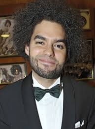 BB-hahmo häiriköi Axl Smithiä!