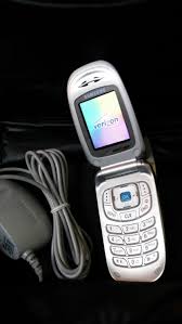 Samsung galaxy z flip is another attempt to realize the benefits of flexible oled screens in a this time, samsung decided to resurrect the seemingly forgotten format of a classic clamshell phone, but. Best Verizon Samsung Flip Phone For Sale In Mount Vernon Ohio For 2021