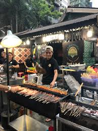 Lau pa sat satay street is a food street in a food market with various kinds of food choices. Sehnsucht Singapur Kulinarische Reise Zu Den Hawkermarkten Hilgerlicious Luxus Ist Unsere Natur