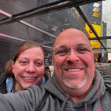 Which wineries in Door County offer wine tasting with standard seating?