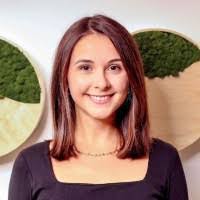 Lora Logan's Instagram, Twitter & Facebook