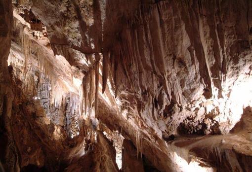 Un viaje a las profundidas de la tierra en la Cueva de los Murciélagos de Zuheros