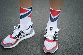 Kristian blummenfelt snakket med mediesjef olalla cernuda i det internasjonale forbundet, world triathlon. Laufsocken Incylence Norboys