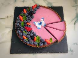 Impreziosire con una fogliolina d'oro. Crostata Con Panna Cotta Alle More E Mirtilli Pasticcifatati Crostate