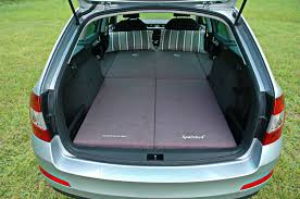Es ist ein sehr nützlicher behälter, eine wunderkiste. Schlafset Spacebed