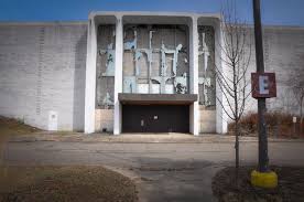 Black Friday Haunting Documentary Photo Series Captures Abandoned Malls In The Us In 2020 Abandoned Malls The American Mall Abandoned