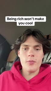 Damon Hollis's Instagram, Twitter & Facebook