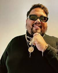 Gianni Correa's Instagram, Twitter & Facebook