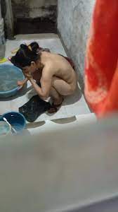 Desi bathing caught 10 - ThisVid.com