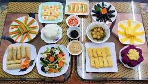 Ngoài ra, một số gia đình còn bày thêm bánh trôi nước để cầu mong một năm trôi chảy, thuận hòa. Jkaysgaa2rnhwm