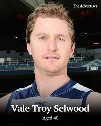 AFL 세계는 캣츠의 전설 조엘의 형제, 전 브리즈번 라이언 트로이 셀우드의 사망 소식에 애도하고 있습니다 💔 📌 더 읽기:  https://bit.ly/3WKpOU2 AFL