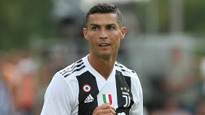 En 2011, messi est déclaré par france football comme étant le footballeur le mieux payé au monde avec un salaire annuel brut de 33 millions d'euros, devant beckham (31 millions) et cristiano ronaldo (29 millions) 14. Juventus Combien Gagne Cristiano Ronaldo Goal Com