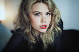 Loe fashion: Canadian Supermodel Devon Owens