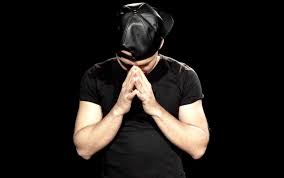 Penting sekali kita muhasabah diri atau mengoreksi diri. Khutbah Idul Fitri Pembentukan Jati Diri Pasca Ramadhan