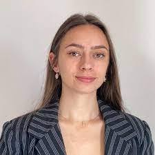 Caroline Spang's Instagram, Twitter & Facebook