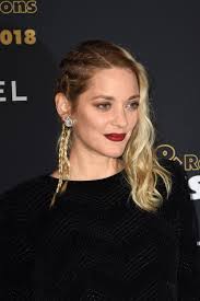 Marion cotillard est une actrice française née à paris le 30 septembre 1975. Marion Cotillard Takes Femme Fatale Blonde To A Bold New Place In Paris Vogue