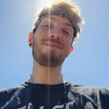 What is the expected number of leader packs in a standard One Piece Card  Game box?