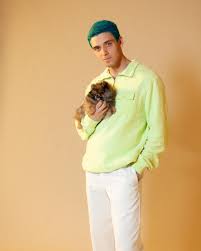 Dibalut dengan tema r&b dan suasana melankolis ala zayn, membuat lagu ini semakin disukai banyak orang terutama para penggemarnya. Me Taylor Swift 9 Lagu Barat Terbaik Rilis April 2019 Hits Deh