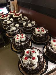 Pin By Gloria M On My Work Cake Decorating Tips Cake Desserts Yummy Cakes