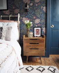Click through for more wallpaper ideas you'll love for rustic country cottage and more. Pin On Bedroom