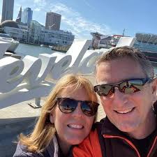 Pickleball player says goodbye to friends