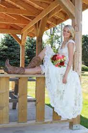 Lace Wedding Dress Garter Bouquet And Cowboy Boots The Perfect Wedding E Country Style Wedding Dresses Short Country Wedding Dress Country Wedding Dresses