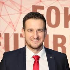 Nach der besten Bundesligasaison darf ich mich auch Staatsmeister im Herren  Doppel und im Mixed Doppel nennen und freue mich über den dritten Platz im  Herren Einzel. Ich bin stolz auf das