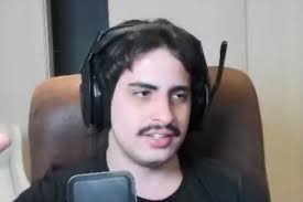 Youtuber Orochinho tenta anular condenação por comentários sobre bebê