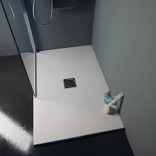 Il piatto doccia a filo pavimento ha il piano di appoggio allo stesso livello del pavimento: Piatto Doccia Filo Pavimento 70x90 Bianco Opaco Roma