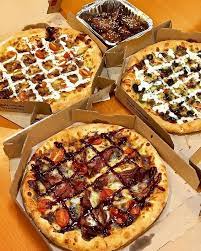 new daebak spicy pizzas and daebak spicy wings from dominossg the pizzas turned out better than i had expected our favourite is the beef which is the mo