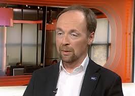 Jussi halla aho ja sofi oksanen keskustelevat maahanmuutosta. Jussi Halla Aho Pienessa Honossa Kertoilee Juttuja Page 2 Punk In Finland
