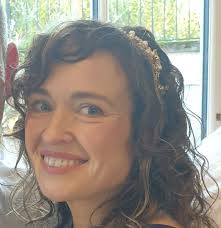 Hello! Can anyone tell me of any caravan sites which have a pub or  restaurant within walking distance? Thanks!