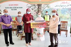 Firman allah bermaksud, sekiranya kamu bersyukur di atas pemberianku, akan aku tambahkan lagi nikmatku, dan sekiranya kamu kufur atas pemberianku, sesungguhnya azabku amat pedih, (surah ibrahim ayat 7). Covid 19 Kpwkm Selaras Sumbangan 2 760 Ngo Untuk Disalurkan Kepada Golongan Memerlukan Pahang Media
