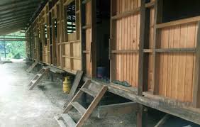 Seramai 470 orang penghuni tinggal sehelai sepinggang apabila rumah panjang 30 pintu musnah dalam kejadian kebakaran di uma bakung sg asap, dekat sini, hari ini. Tidak Sesuai Kuarantin Covid 19 Di Rumah Panjang